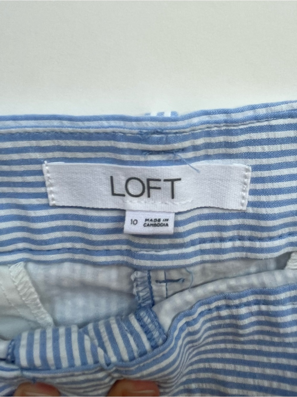 LOFT Women’s Blue Seersucker “Riviera”Shorts, size 10 - Picture 3 of 3